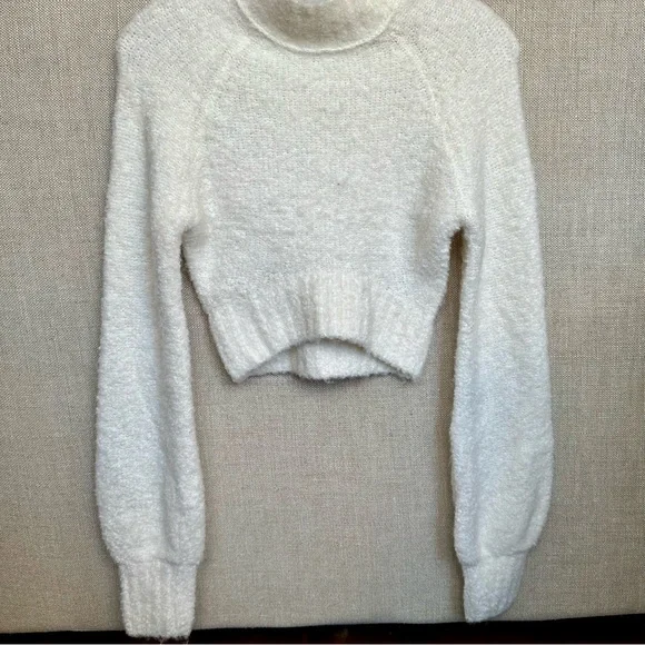 🤍UO Avril Cropped Mock Neck Jumper🤍 - Picture 8 of 11